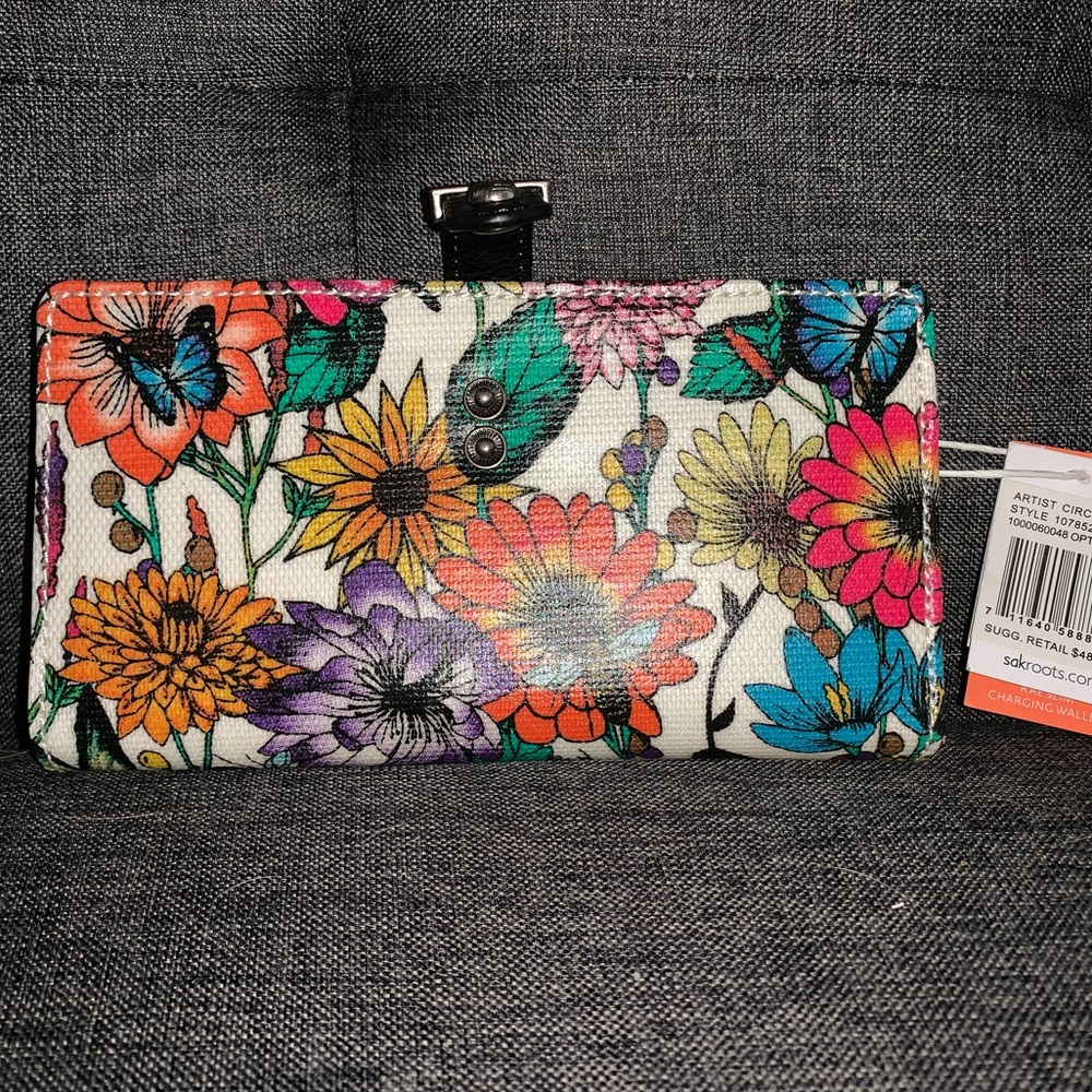*final price* NWT Sakroots charging wallet
